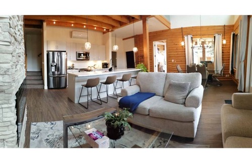 Central Okanagan Cabina | Private hot tub cabin near Big White sleeps 12