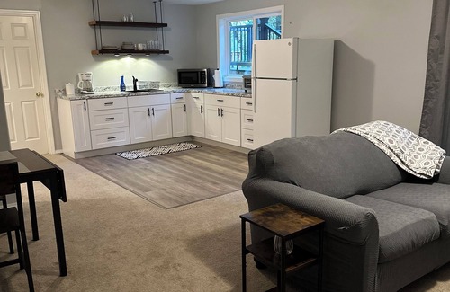 Mill Plain Apartamento | Private Hot Tub, Charming 1-bedroom apartment in delightful Vancouver with WiFi