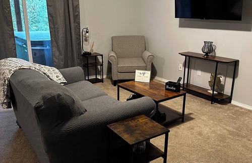 Mill Plain Apartamento | Private Hot Tub, Charming 1-bedroom apartment in delightful Vancouver with WiFi