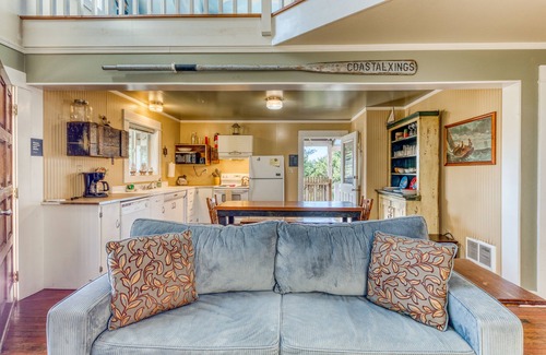 Heceta Beach Casa | Disfrutar de una bañera de hidromasaje privada y fácil acceso a la playa! Los perros son bienvenidos!