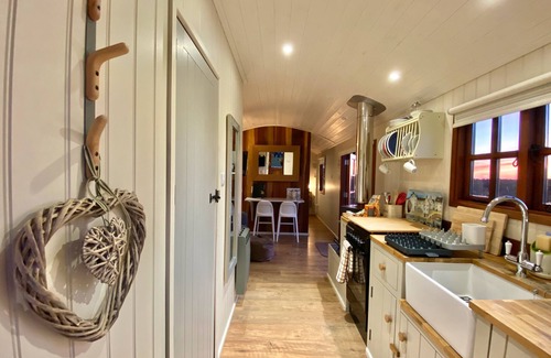 Bude Cabina | Private Hot Tub, Heating throughout plus Wood Burner, Rural & Sea Views