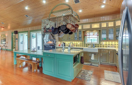 Okeechobee Casa | Private Hot Tub! Home < 1 Mi to Lake Okeechobee