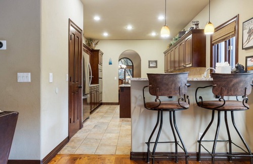 Highland Meadows Casa | Luxurious & Large - 3 Living Rooms, Private Hot Tub, Convenient to Free Bus