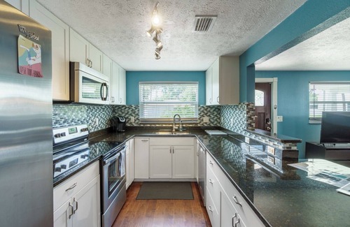 North Hyde Park Casa | Private Hot Tub near Univ of Tampa; Nestled in Downtown