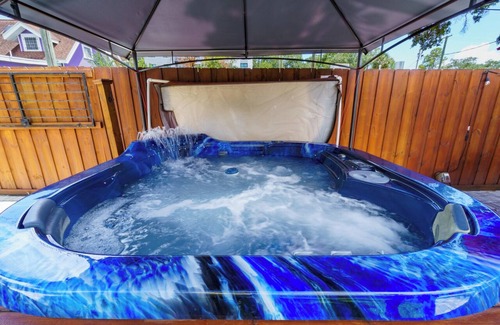 North Hyde Park Casa | Private Hot Tub near Univ of Tampa; Nestled in Downtown