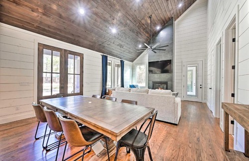 Hochatown Casa | Private Hot Tub, Outdoor Fireplace Broken Bow Gem