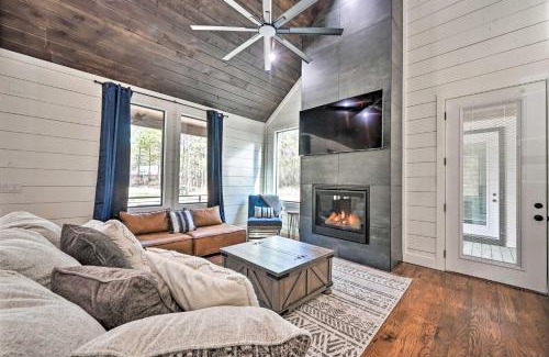 Hochatown Casa | Private Hot Tub, Outdoor Fireplace Broken Bow Gem