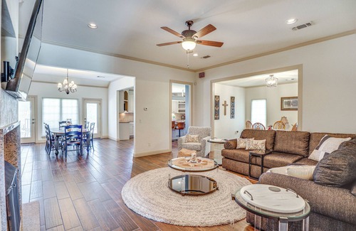 Canyon Casa | Private Hot Tub & Patio: Golf Retreat in Canyon!