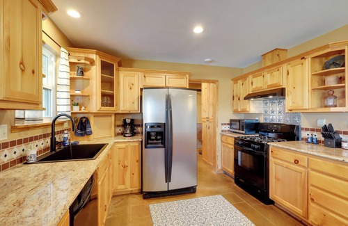 Baird Casa | Private Hot Tub & Pickleball Court: Baird Home!