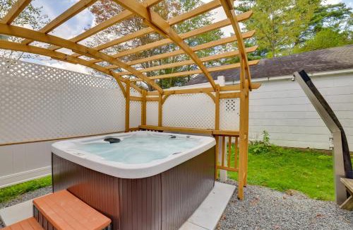Blakeslee Casa | Private Hot Tub Poconos Babbling Brooke Cottage