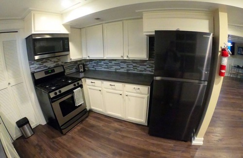 Harvey Park South Casa | PRIVATE HOT TUB! Stunning updated downstairs home- Amazing Location