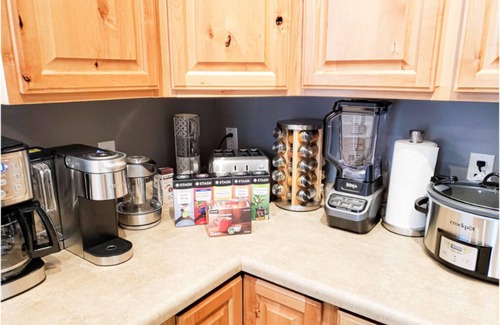 Central City Casa | Private Hot Tub+Fully Fenced Yard+Designer Furniture+Google Fiber+Best Location!