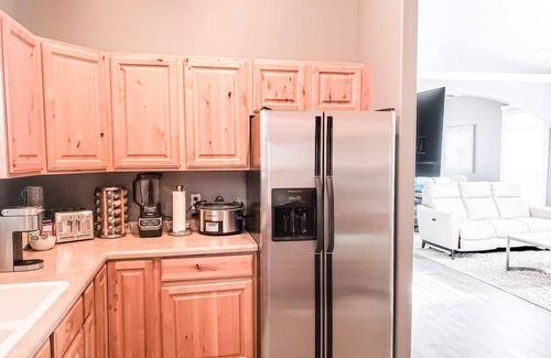 Central City Casa | Private Hot Tub+Fully Fenced Yard+Designer Furniture+Google Fiber+Best Location!