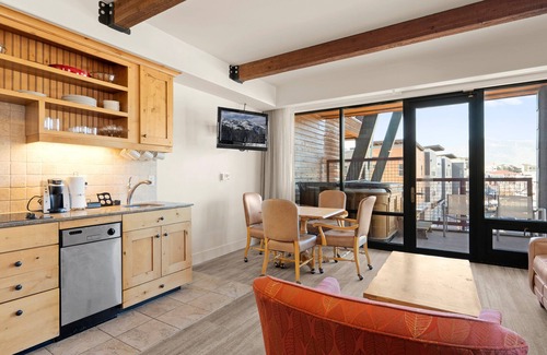 Kimball Junction Condominio | Private Hot Tub – Walk to Dining, Shops & Olympic Park – Great Amenities