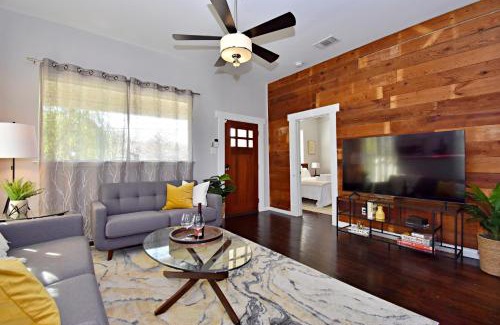 Tobin Hill Casa | Private Hot Tub - Walk to Pearl - Pet Friendly 3BR