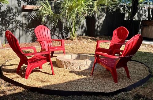 Tobin Hill Casa | Private Hot Tub - Walk to Pearl - Pet Friendly 3BR