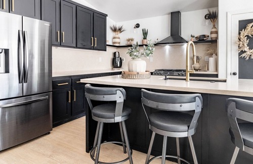 Lake Elsinore Casa | Private house AND Guest House with an entertainment kitchen and backyard!