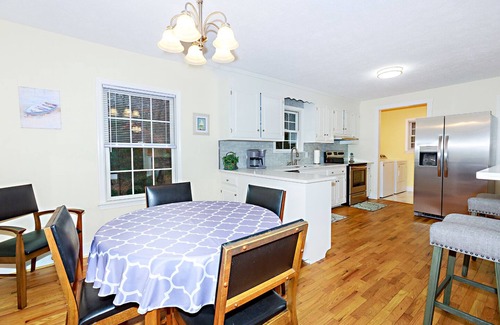 Claremont Casa | Private house on the James River Spring Grove Great fishing swimming boating