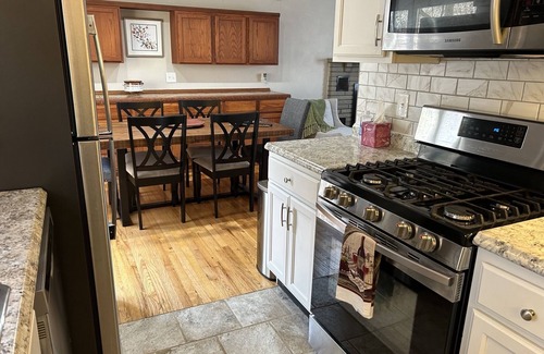 Forest Hills Casa | Private house right outside of Pittsburgh, pet friendly!