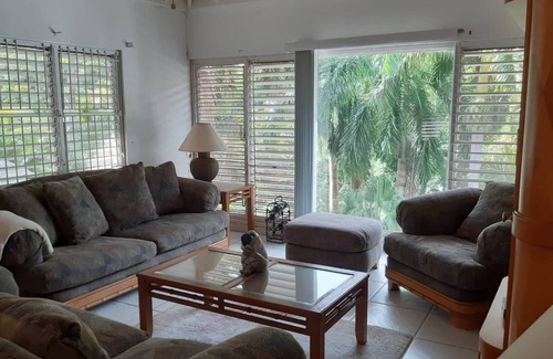 IronShore Estates Apartamento | Private House With A Pool