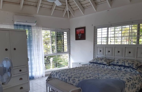 IronShore Estates Apartamento | Private House With A Pool