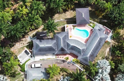 IronShore Estates Apartamento | Private House With A Pool