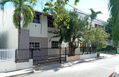 Santo Domingo Casa | Private House with Pool, AC, BBQ, Fast Wi-Fi, Pet & Family Friendly, Near Colonial Zone, Mirador Sur Park & Ocean, in Santo Domingo