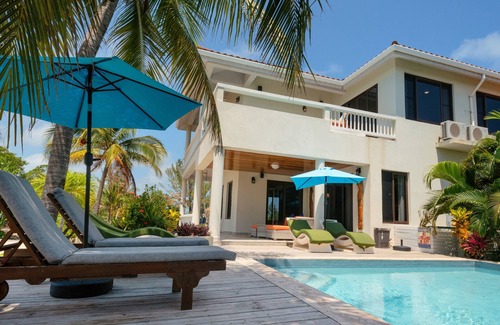 Placentia Villa | Nueva casa de gama alta en Private Island con 2 piscinas privadas - 2 min. de Placencia