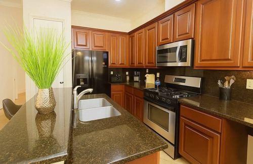 Woodlake - Briar Meadow Casa | Private Jacuzzi Gem | Galleria | Sleeps 8