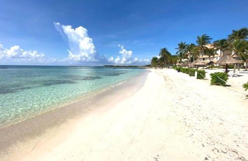 Puerto Aventuras Apartamento | Private Jacuzzi, Golf Getaway, sunrise view