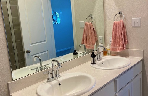 Kyle Casa | Private King Master Suite for Rent near I-35 in Kyle