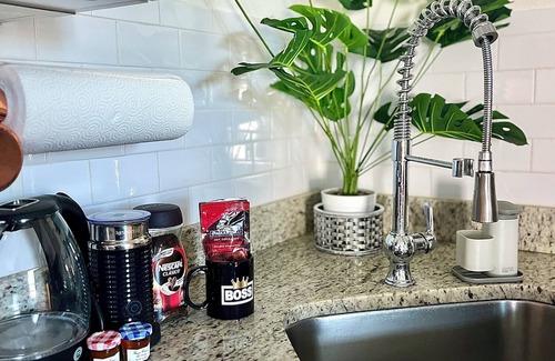 North Hyde Park Casa | Private King Suite;Downtown tampa Home; SOHO, Bayshore and Channelside paradise