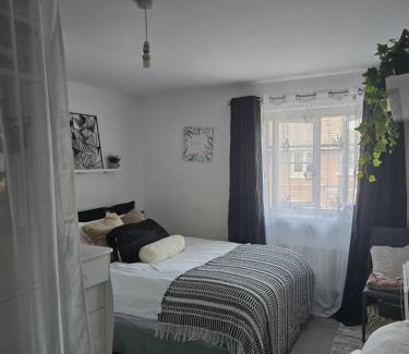 Spencers Wood Casa | Private kingsize room