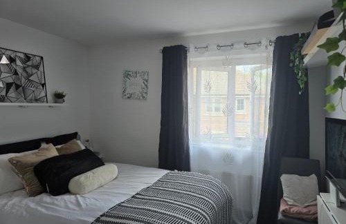 Spencers Wood Casa | Private kingsize room