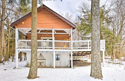 Poyntelle Casa | Private Lake Access and Canoes Pennsylvania Cottage