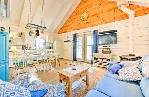 Poyntelle Casa | Private Lake Access and Canoes Pennsylvania Cottage