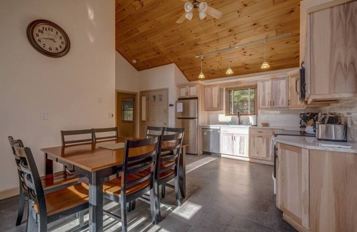 Eidelweiss Village Casa | Private Lake access near Conway|Pet-Friendly