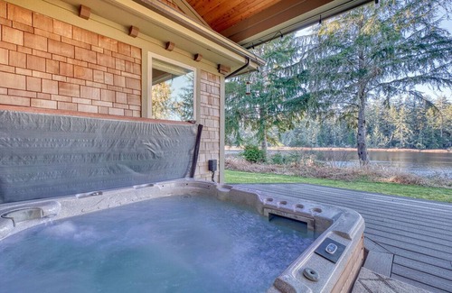 Long Beach Casa | Private LAKE, AMAZING VIEW, HOT TUB, Luxury (LakeForest)