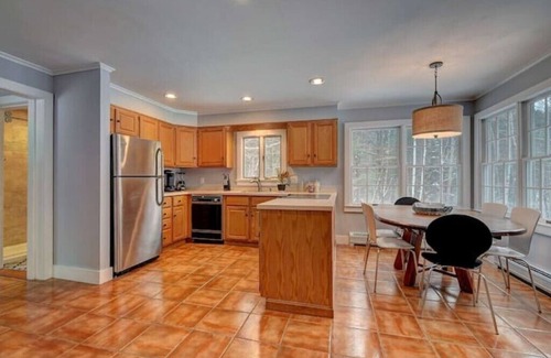 Becket Cabaña | Private Lake Cottage on 3 acres w/350 sq. ft. deck