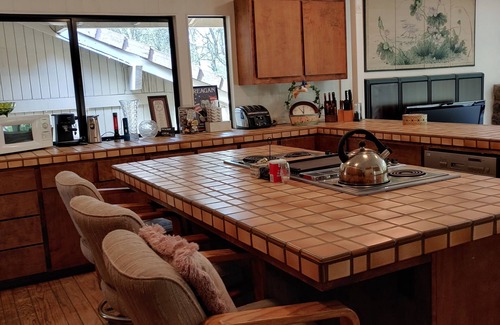 Granite Bay Casa | Private Lake Flower Farm 100 acres