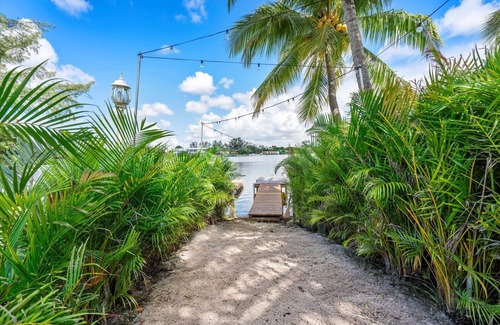 Ojus Casa | Private lake house +huge yard in Aventura