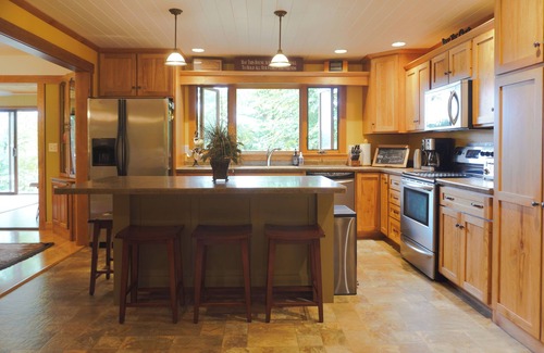 Tomahawk Casa | Private Lake Nokomis Sandy, 5 kayaks, 3 canoes, 2 paddle boards, great fishing.