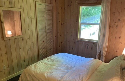 South Kortright Cabina | PRIVATE Lakefront Catskills Cabin