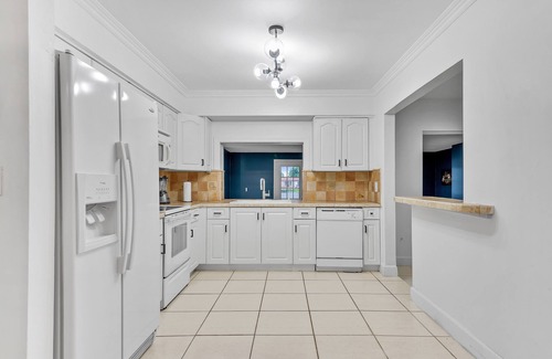 Pembroke Pines Casa | Private lakefront charming Home in Miami/Pembroke