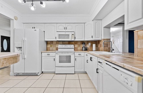 Pembroke Pines Casa | Private lakefront charming Home in Miami/Pembroke
