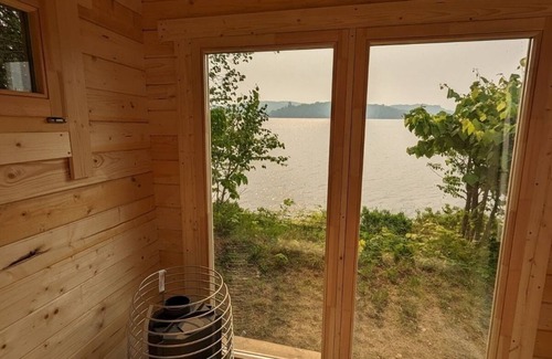 Mont-Laurier Cabaña | Private lakefront Spa - fully renovated home - kid friendly