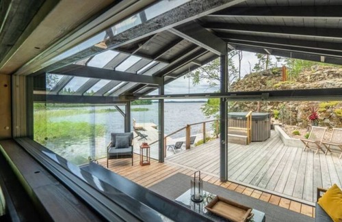 Heinola Casa | Private Lakefront Cabin with Sauna and Hot Tub