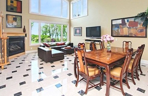 Grimsby Casa | Private Lakefront Estate House - Lake Patio - Indoor Pool