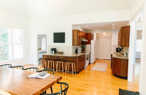 Roxboro Casa | Private Lakefront Getaway