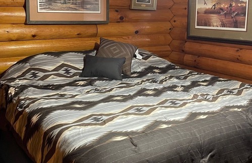 Redwood Casa | Private Lakefront House for Fishermen, Hunters, Lake-goers, and the Whole Famliy